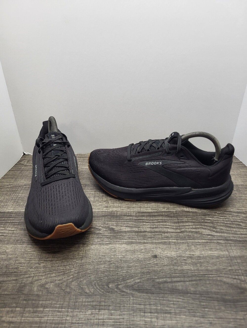 Brooks Revel 8 Running Shoes Sneakers Black Gum Sole Womens Size 9